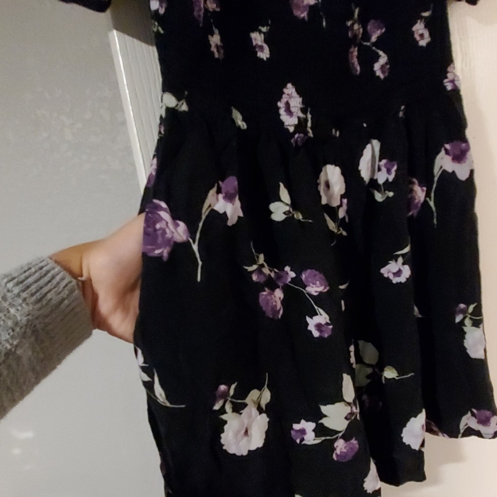 Black Floral Romper WITH POCKETS - Picture 3 of 3